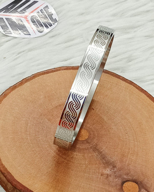 Men’s Sleek Silver-Toned Wave-Etched Kada