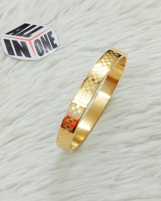 Men’s Gold-Toned Checkered Geometric Kada