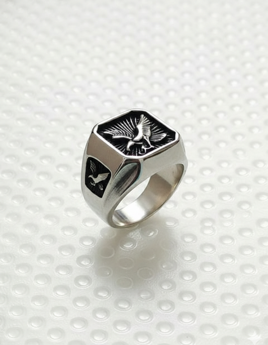 Men’s Silver Eagle Majesty Signet Ring