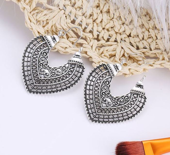 Trendy Vintage Heart Shaped Drop Jhumka Earring