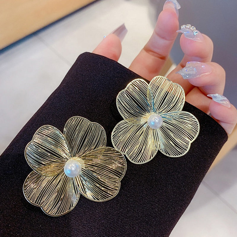 Flower Pearl Earring
