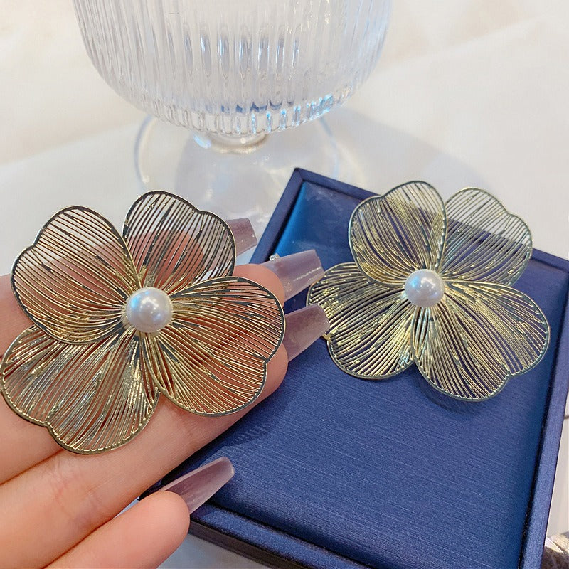 Flower Pearl Earring